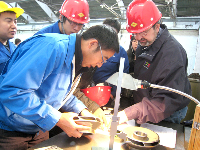 Sulzer guests come to the company for inspection